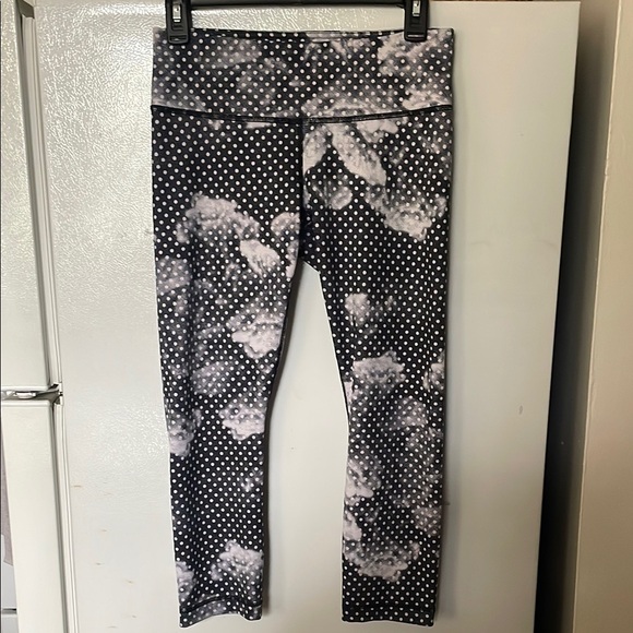 Lululemon Athletica Size 6 21” Black and White Leggings Polka Design - Picture 1 of 6